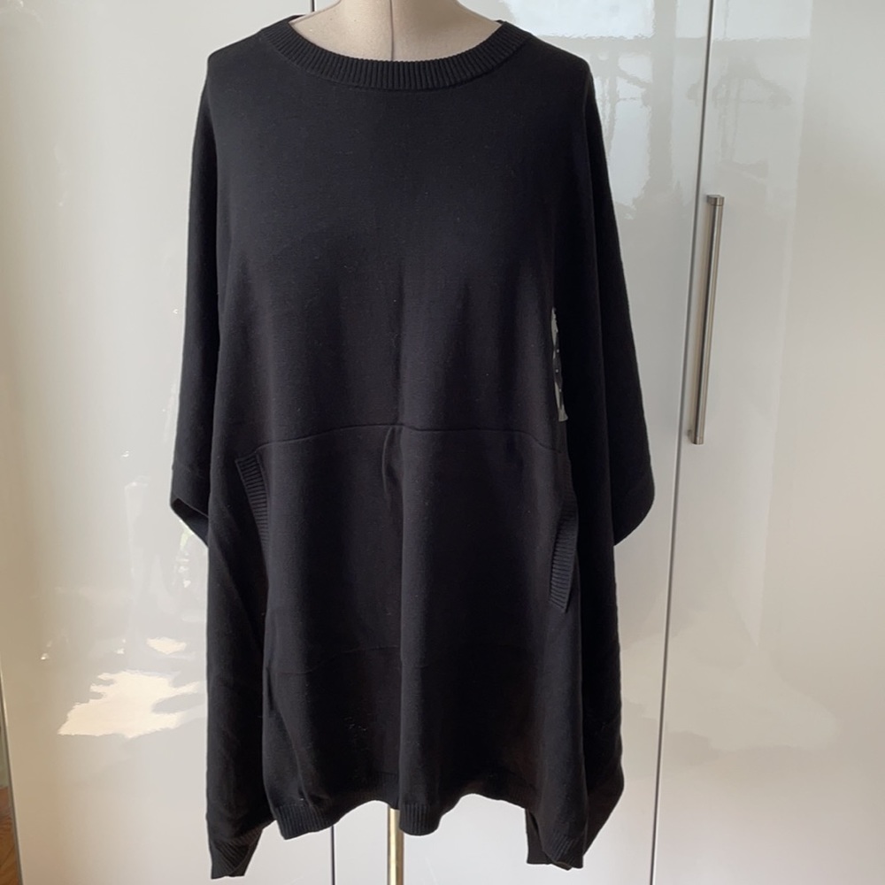 DUBGEE BY WHOOPI Sweater/Poncho Color Black One size NWT